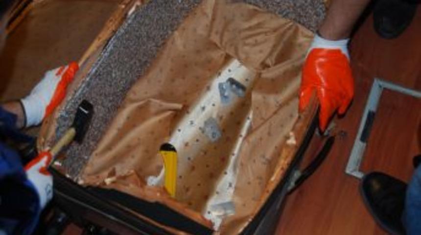 İranlı aile, valizlerindeki uyuşturucu ile yakalandı