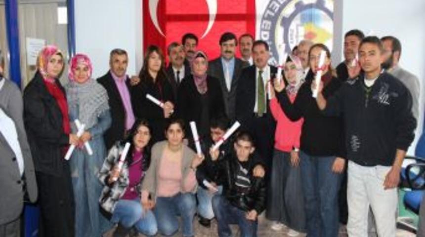 Bilgisayar kursunun ilk mezunlarına sertifika verildi