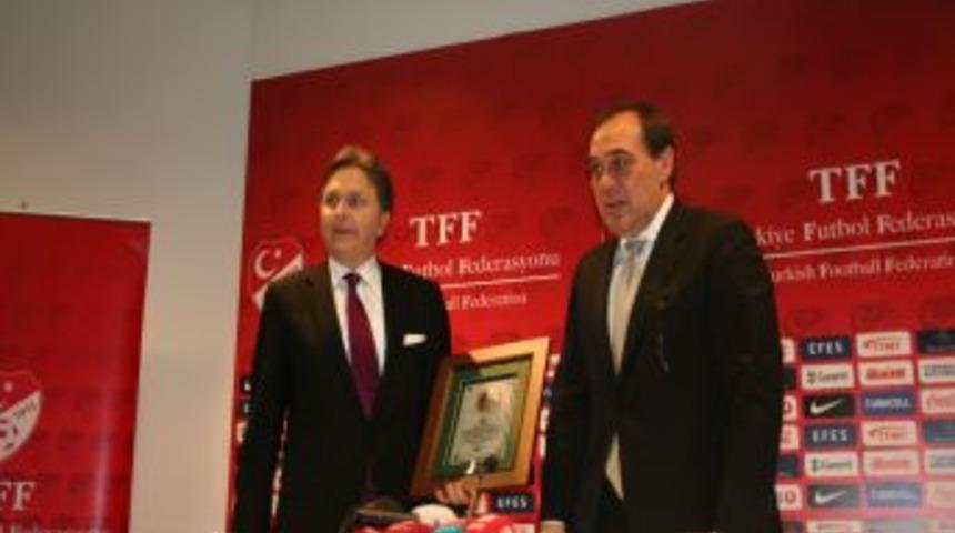 Türkiye Futbol Federasyonu Başkanı Yıldırım Demirören görevi teslim aldı