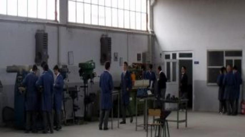 Sanayicinin ihtiyacı ara elemanı meslek eğitim merkezi yetiştiriyor