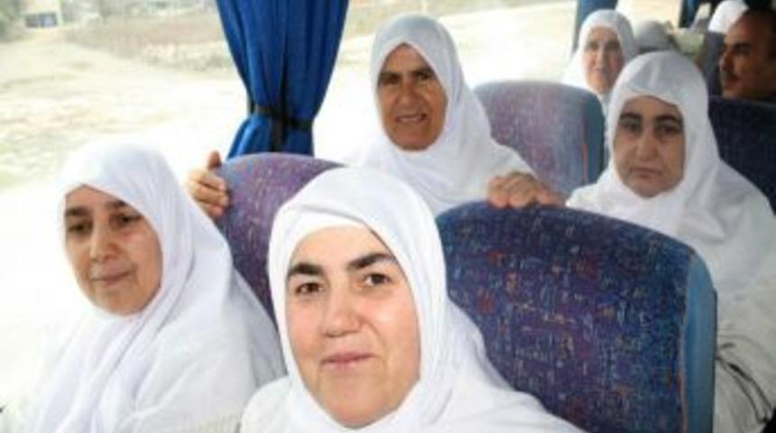 Umre kafilesi Hatay&rsquo;dan yola &ccedil;ıktı