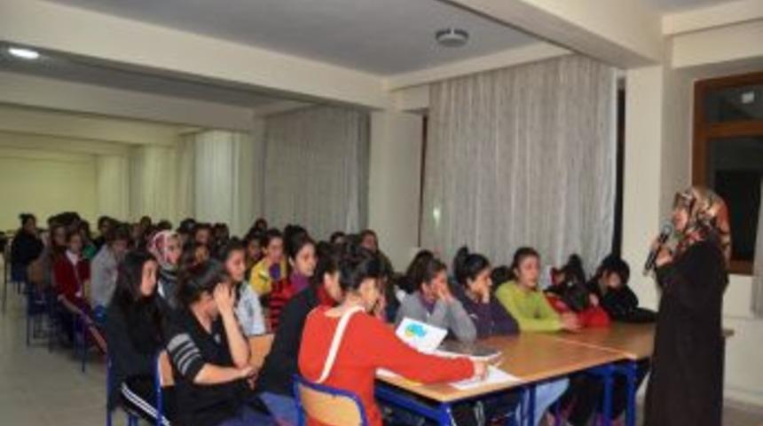 Dr. Bilgi&ccedil;: Okumak insanı geliştirir, yazmak olgunlaştırır