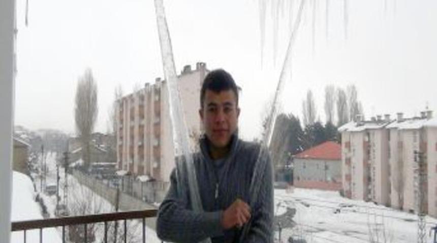 Bitlis'te çatılarda 2 metrelik sarkıtlar oluştu