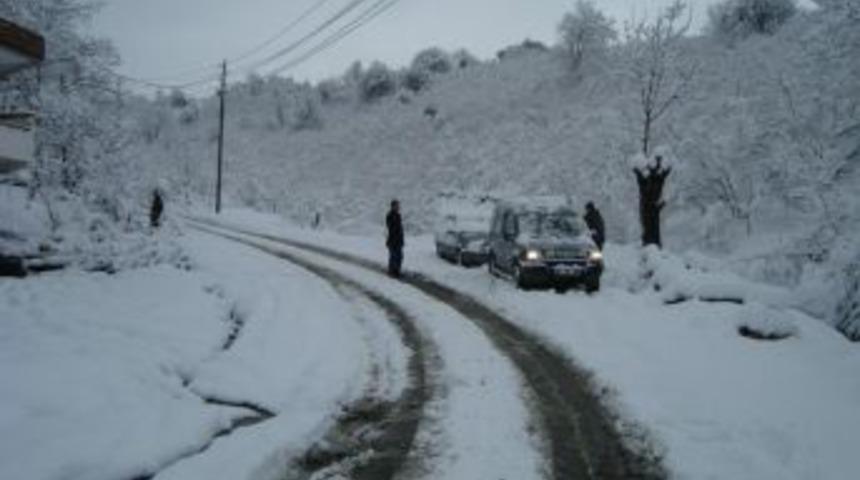 Alaplı'da  10 k&ouml;y yolu kapalı