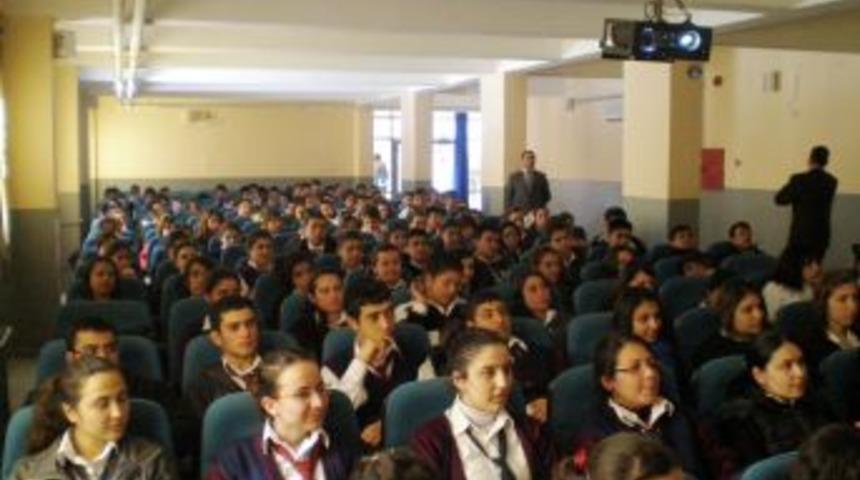 Adana Barosu &ouml;ğrencilere insan haklarını &ouml;ğretiyor