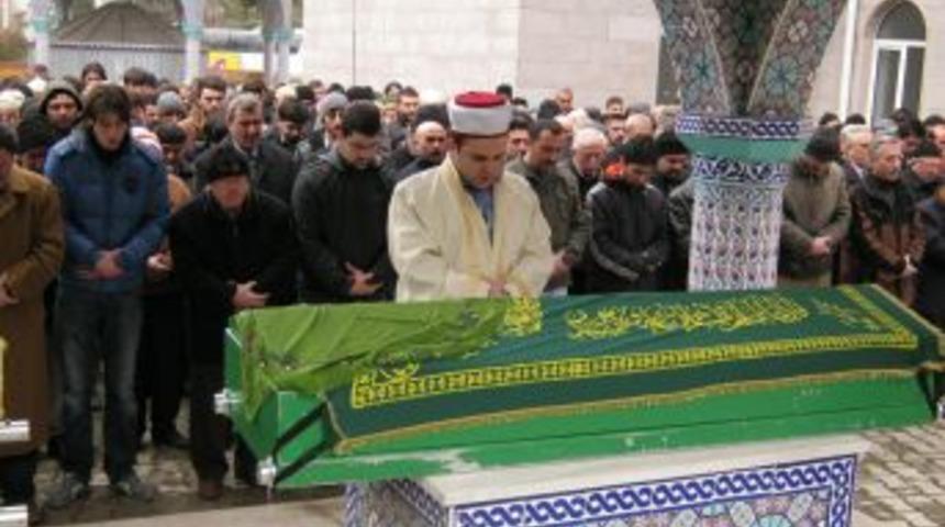 Mal varlığını sokak hayvanlarına bağışlayan Muhterem Uzel hayatını kaybetti