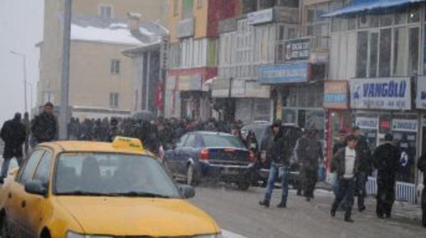 Hakkari'de iki aşiret birbirine girdi