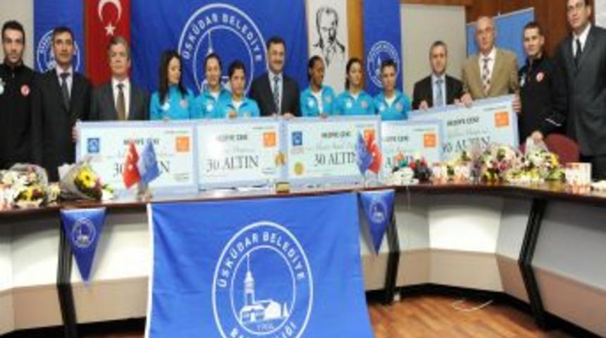 &Uuml;sk&uuml;dar Belediyesi, Avrupa şampiyonu kros&ccedil;uları &ouml;d&uuml;llendirdi