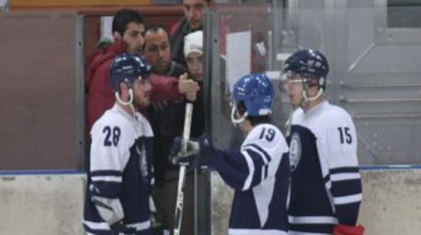 Rakibinin sahaya &ccedil;ıkması i&ccedil;in malzeme verdiler