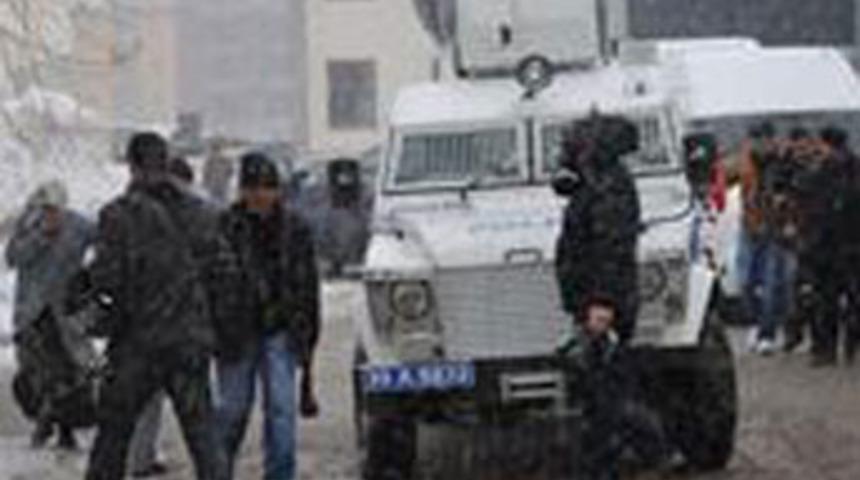 Hakkari'de iki aşiret birbirine girdi