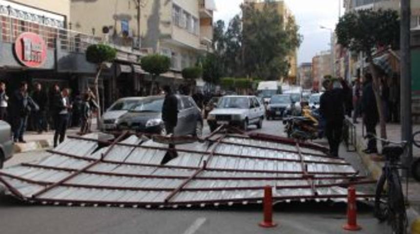 Fırtına İskenderun K&ouml;rfezinde hayatı olumsuz etkiliyor