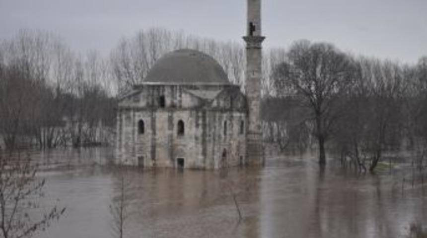 Edirne'de Kasımpaşa Camii sular altında kaldı