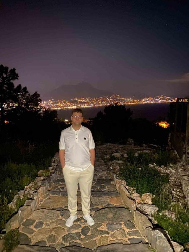 Son kez otomobili park edip ayakkabısız halde yürürken görüntülendi, 4 gündür haber alınamıyor 9