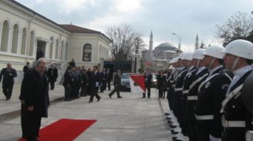 KKTC Başbakanı K&uuml;&ccedil;&uuml;k'ten Vali Mutlu'ya ziyaret