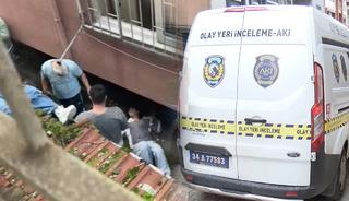 2 gen&ccedil; kız &ccedil;arşaf sarkıtıp 3. kattan d&uuml;şt&uuml;!