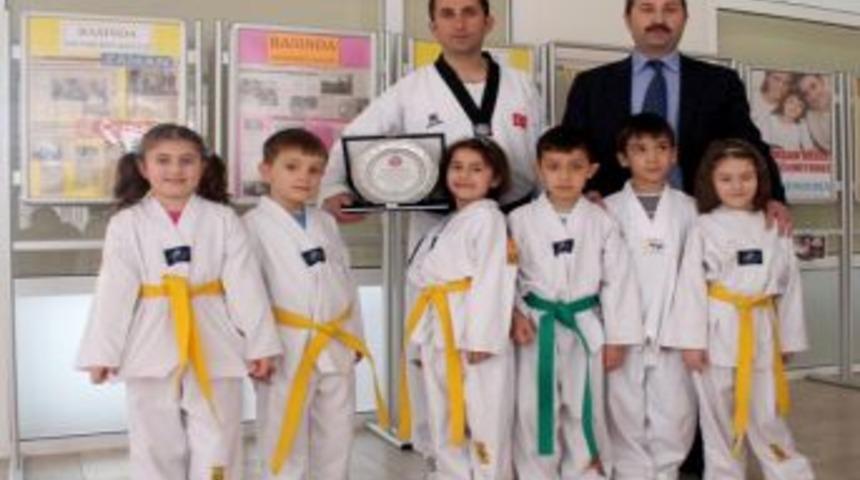 T&uuml;rkiye&rsquo;nin en başarılı sporcusu se&ccedil;ilen G&uuml;neri, &ouml;ğrencilerin de gururu oldu