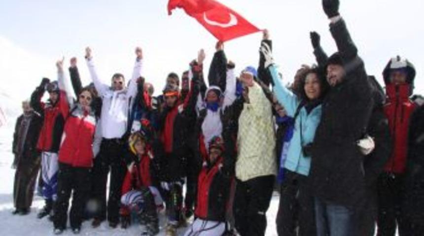 Tuba Tekin, kayakta d&uuml;nya ikincisi oldu