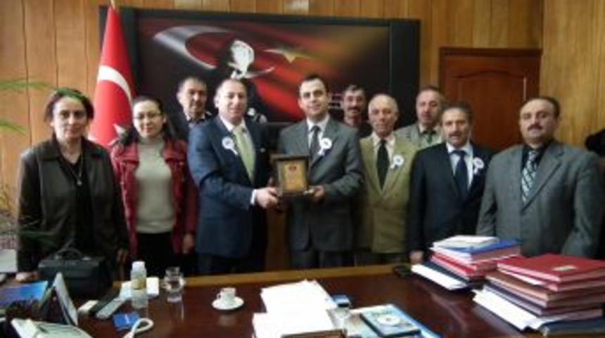 Sarıkamış'ta vergi rekortmenleri &ouml;d&uuml;llendirildi