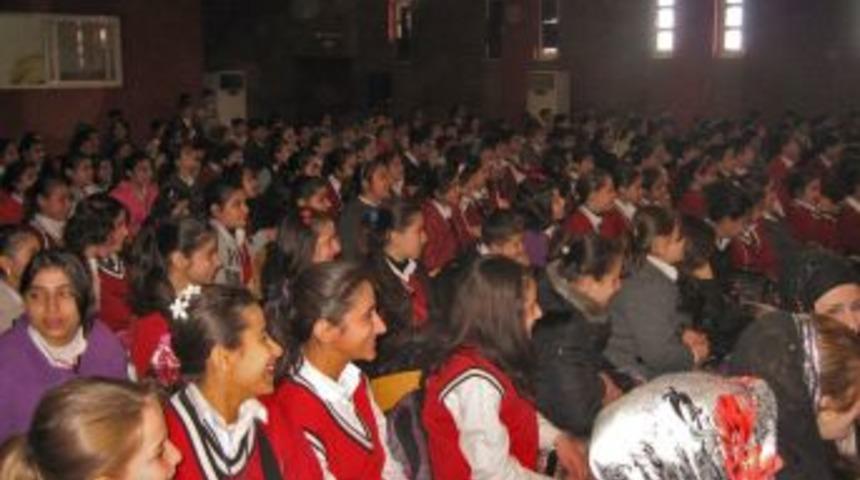 &Ouml;ğrencilerin sahnelediği 'G&uuml;ls&uuml;m&rsquo;&uuml;n Kısmeti' oyunu beğenildi