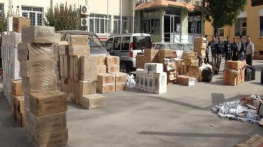 Sebze kasalarından 107 bin paket ka&ccedil;ak sigara &ccedil;ıktı