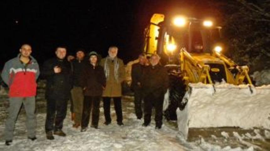 Umreye gidecek &uuml;&ccedil; kişinin imdadına İl &Ouml;zel İdaresi ekibi yetişti