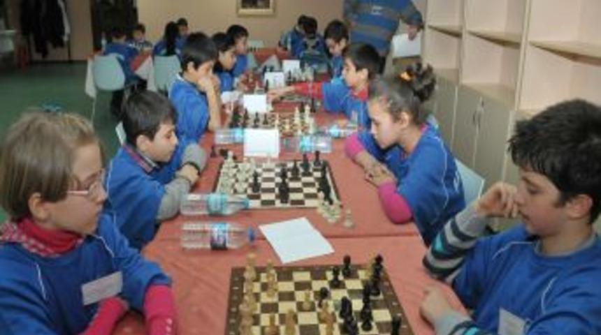 Minikler satran&ccedil; turnuvasında ter d&ouml;kt&uuml;