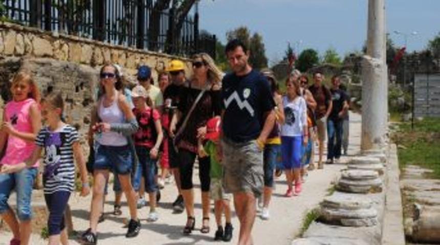 Antalya'ya 1 milyon İskandinav turist bekleniyor