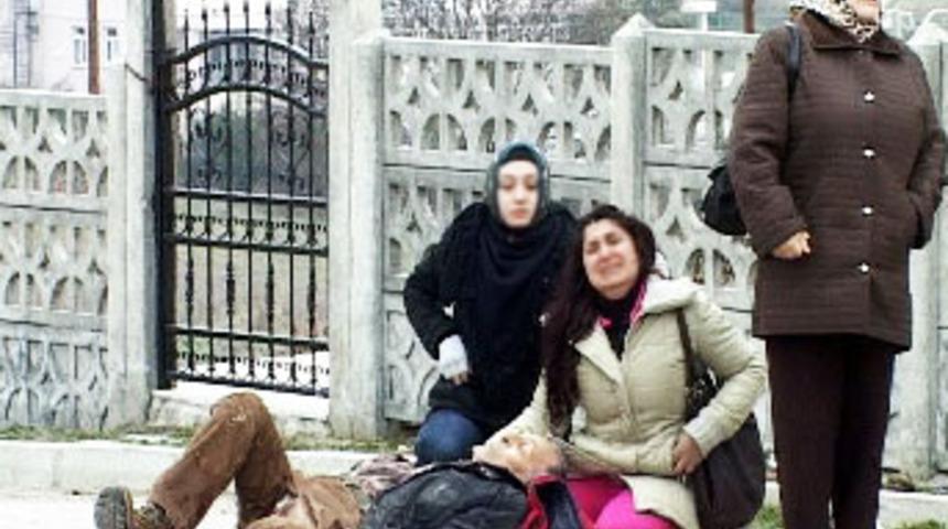 Otob&uuml;s&uuml;n altında kalan yaşlı adam &ouml;ld&uuml;