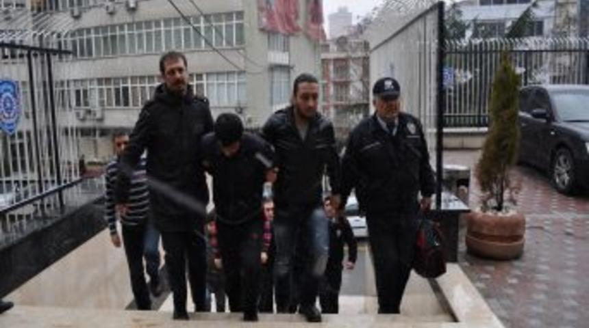 &Ccedil;arşaflı kuyumcu soyguncuları, dayı ile yeğeni &ccedil;ıktı