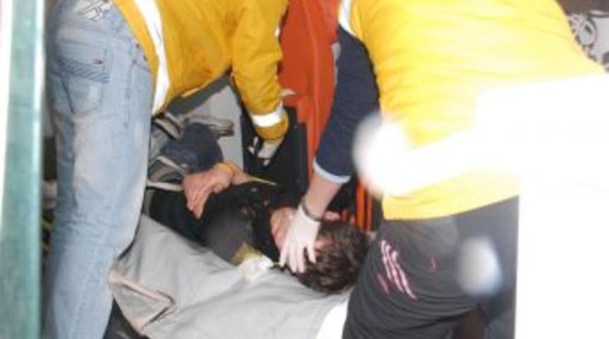 Tartışan gen&ccedil;lerden biri 4. kattan atladı diğeri ila&ccedil;la canına kıymak istedi