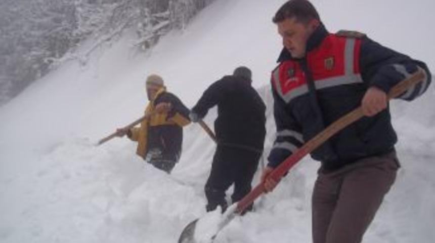 Yayla evinde mahsur kalan 2 kişi, 6 saatlik &ccedil;alışma sonucu kurtarıldı