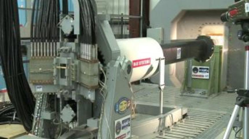 &lsquo;Geleceğin silahı&rsquo; elektromanyetik raylı top ger&ccedil;ek oldu