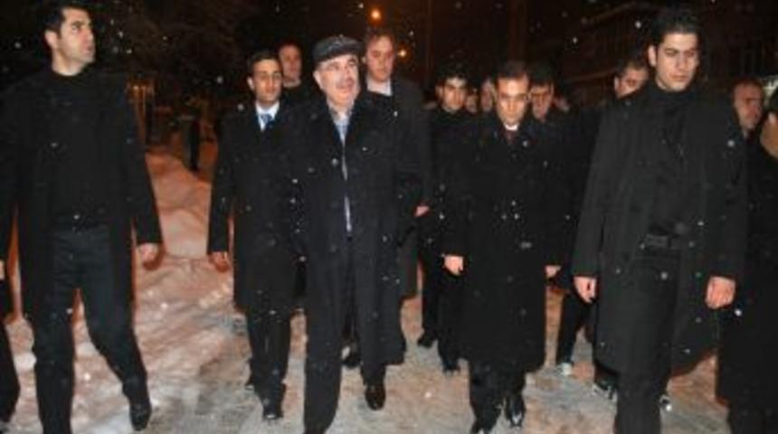 Bakan Şahin'in Hakkari'de kartopu keyfi