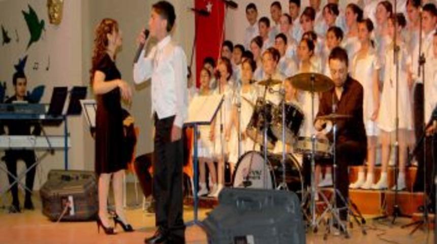 G&uuml;roymaklı &ccedil;ocuklar 15 dilde konser verecek