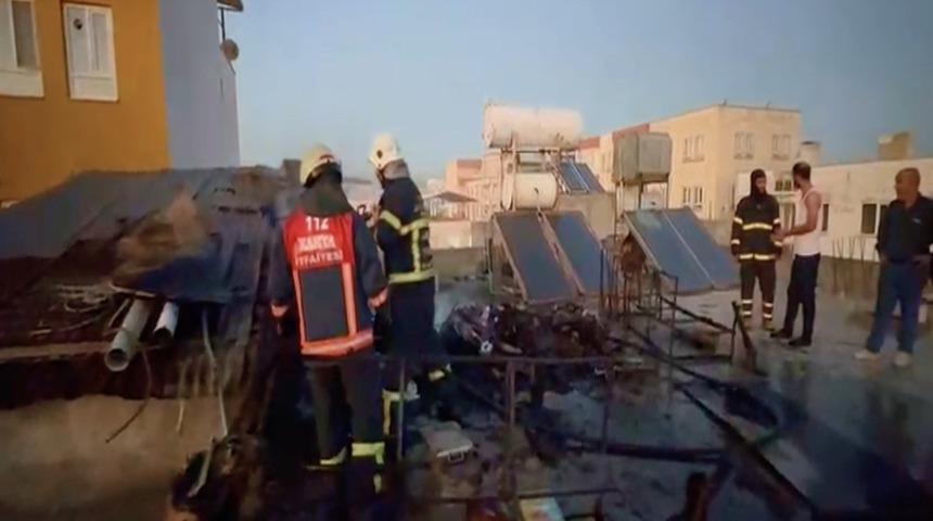 Adıyaman'da korkutan anlar: Evin &ccedil;atısında &ccedil;ıkan yangın s&ouml;nd&uuml;r&uuml;ld&uuml;