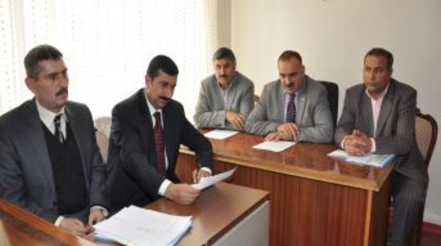 Yiğit: Ekiplerimiz gece g&uuml;nd&uuml;z demeden karla m&uuml;cadele etti