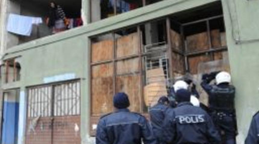 Yıkıma maytapla direndi