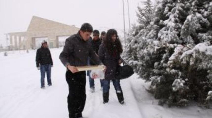 &Ouml;ğrencilerden yaban hayvanlarına şefkat eli