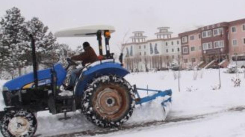 &Uuml;niversitede karla m&uuml;cadele