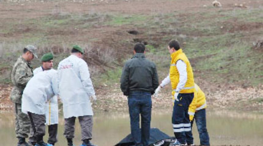 Gen&ccedil; kız başı kesilerek &ouml;ld&uuml;r&uuml;ld&uuml;