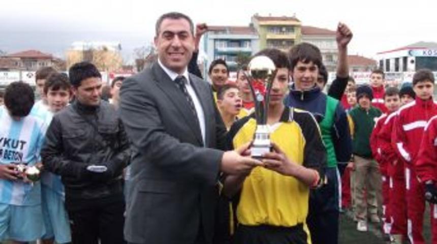 Yıldız Futbolda birinci &Ccedil;amk&ouml;y İlk&ouml;ğretim oldu