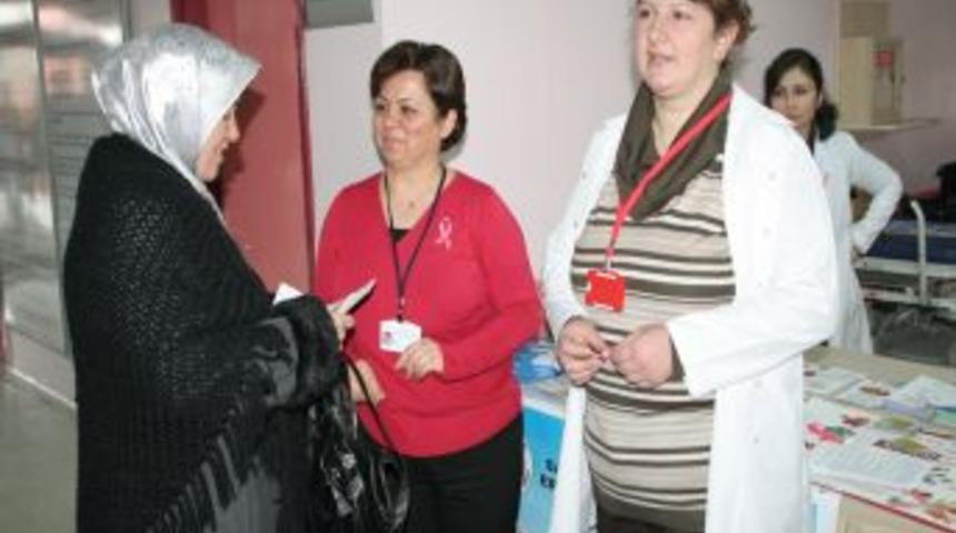 Erzincan'da vatandaşlar kansere karşı bilgilendiriliyor