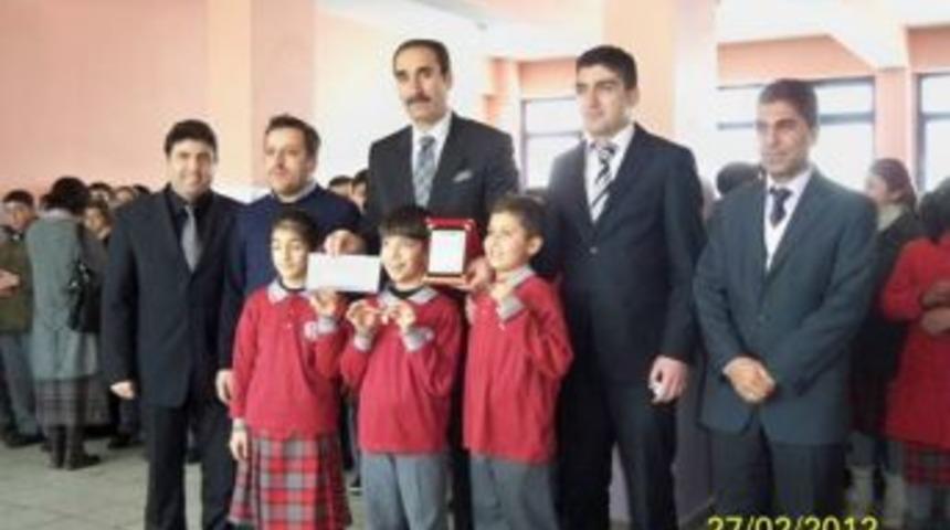 'Altın &Ccedil;ocuklar Yarışıyor' sınavında dereceye girenler &ouml;d&uuml;llendirildi