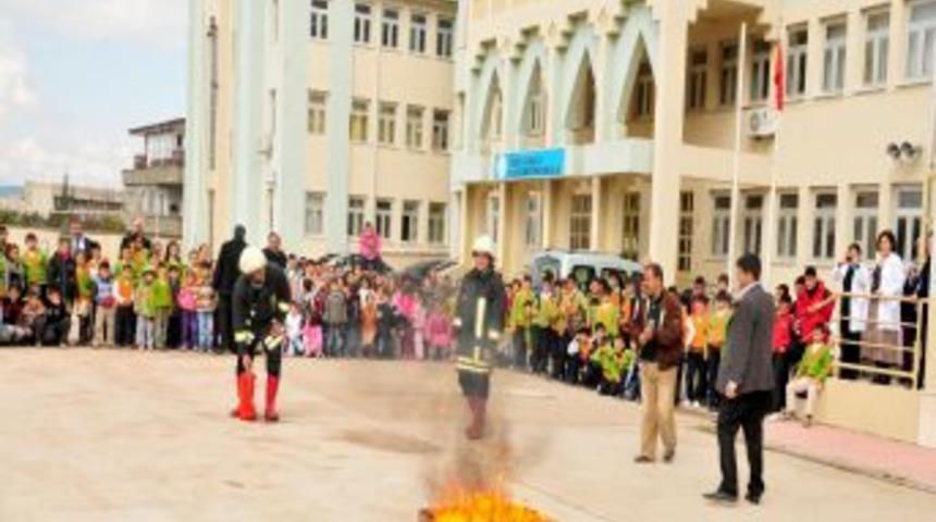 Okulda yangın ve tahliye tatbikatı d&uuml;zenlendi
