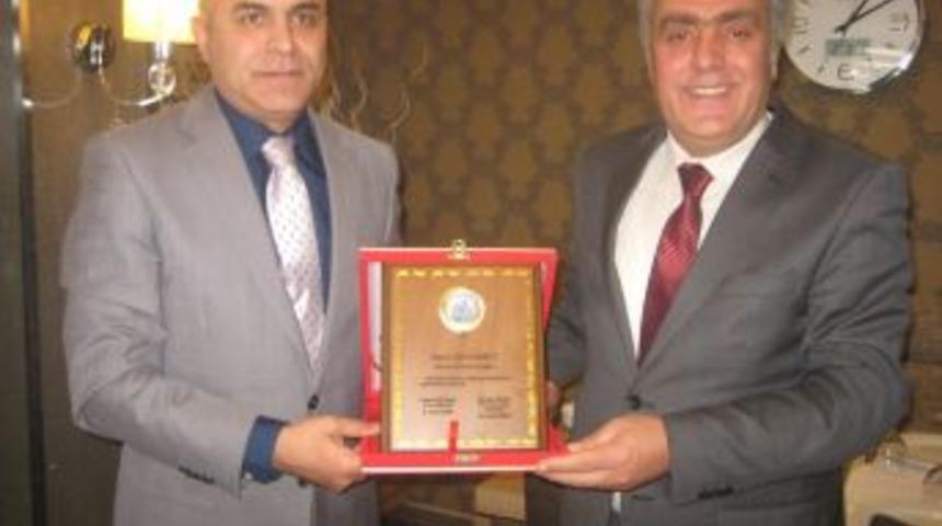 Yakutiye Belediye Başkanı Korkut'a Arap atı hediye edildi