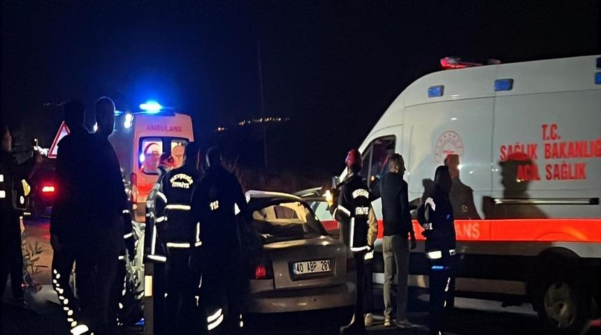 Nevşehir'de TIR'a arkadan &ccedil;arpan otomobilde 2 &ouml;l&uuml;