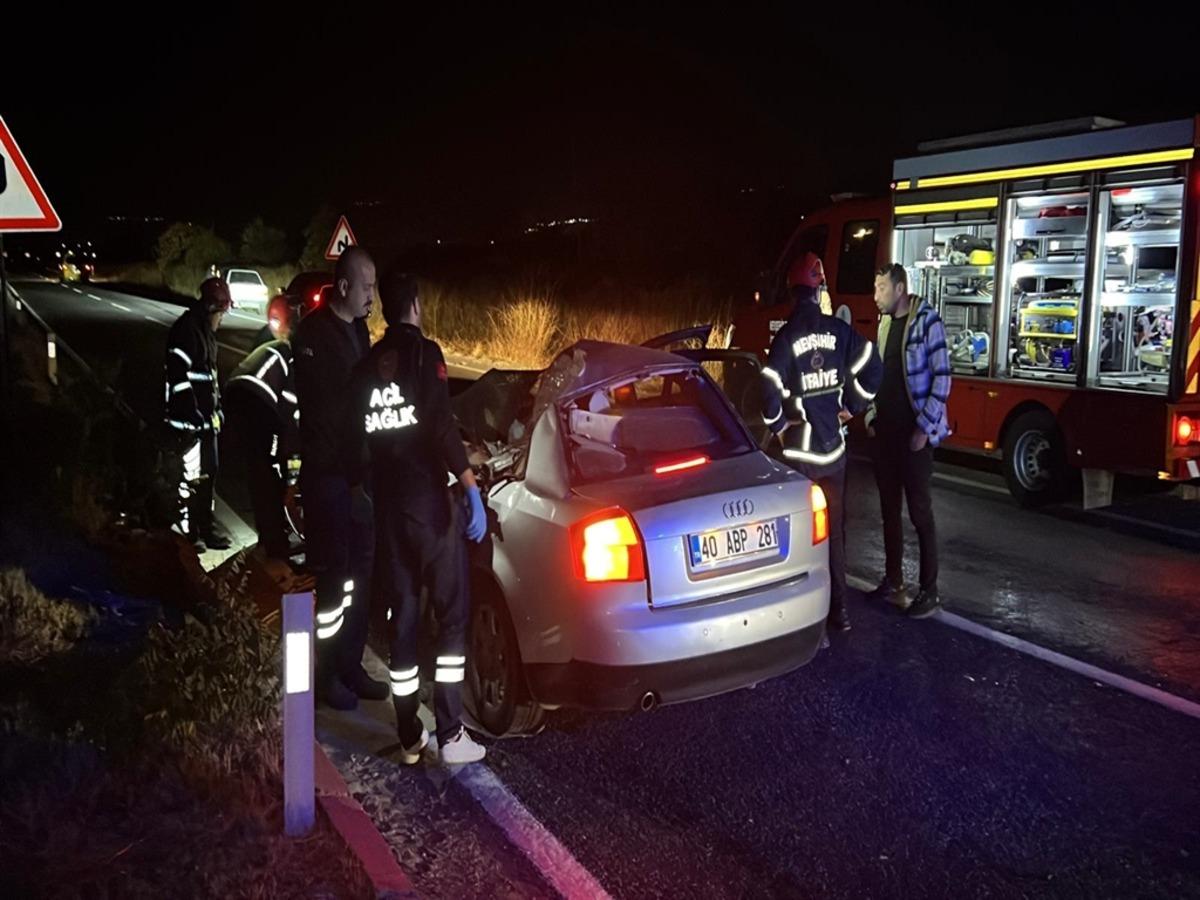 Nevşehir de TIR a arkadan &ccedil;arpan otomobilde 2 &ouml;l&uuml; 2