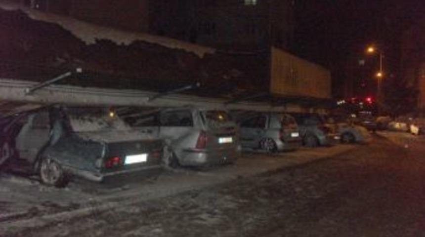 İstinat duvarı 8 aracın &uuml;st&uuml;ne &ccedil;&ouml;kt&uuml;