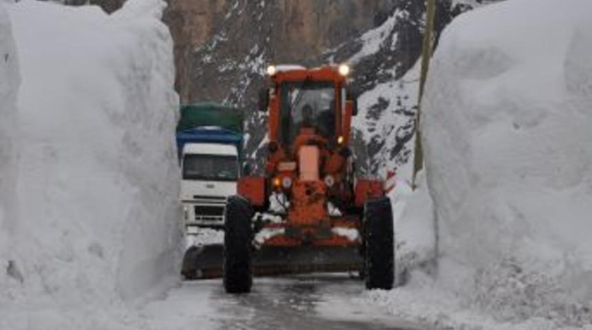 Tunceli'de 269 k&ouml;y yolu ulaşıma kapalı