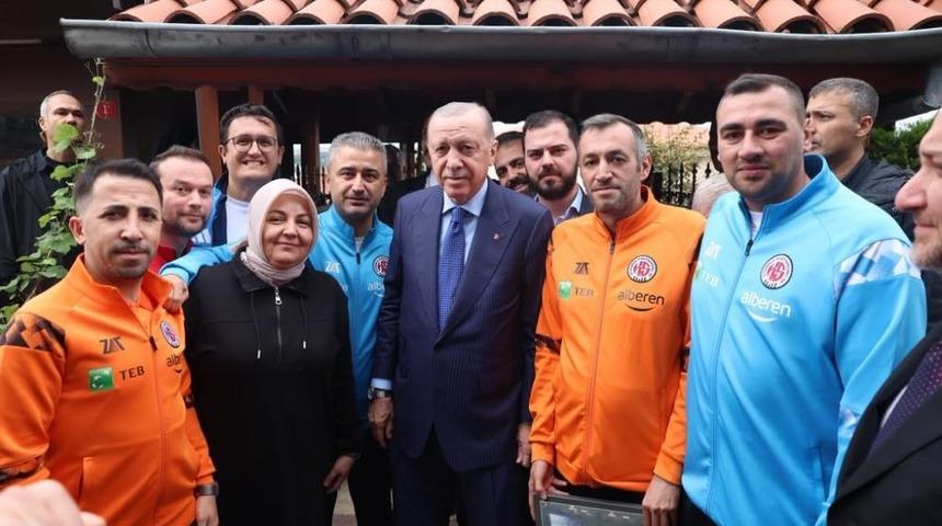 Cumhurbaşkanı Erdoğan, İstanbul Kastamonuspor y&ouml;netimini kabul etti
